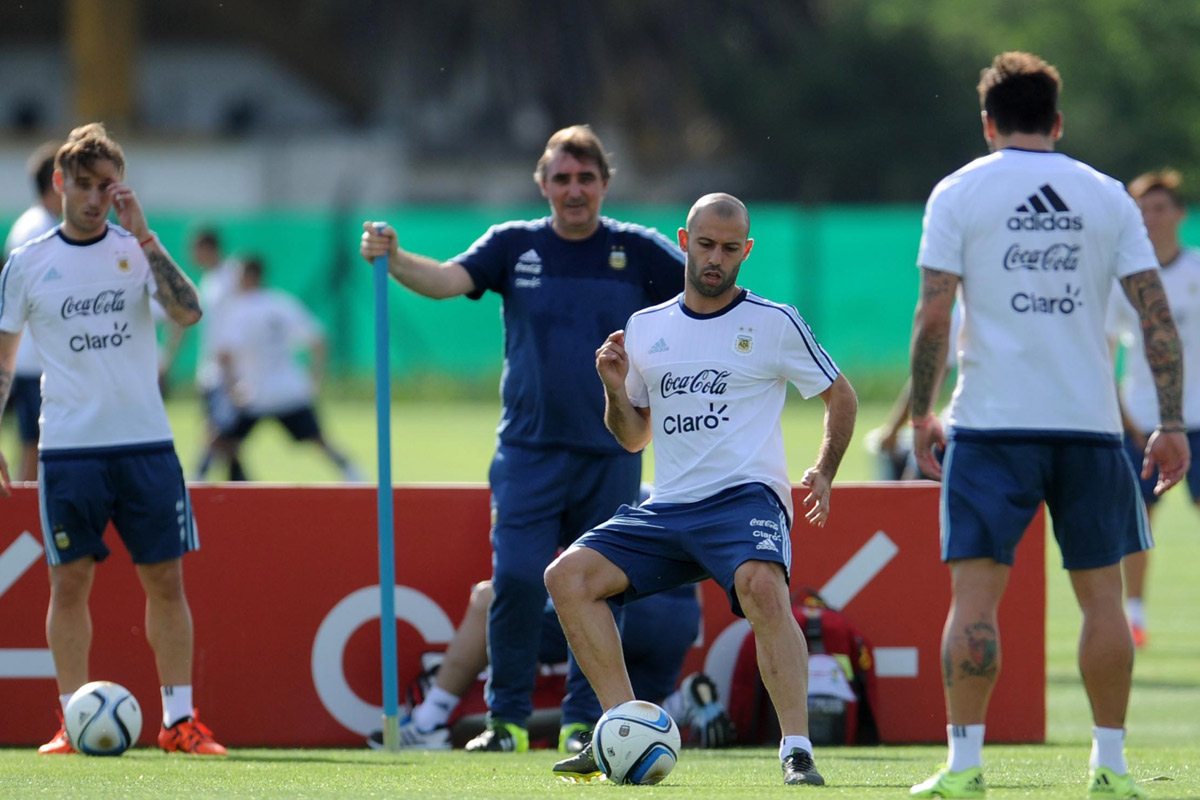 Martino paró un equipo de cara al partido ante Brasil