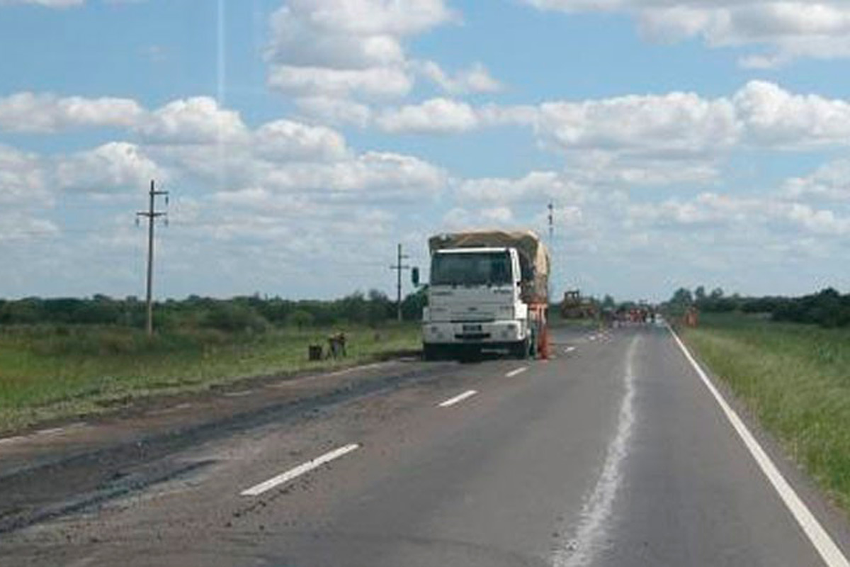 Camión de gran porte volcó en la ruta 11 en Santa Fe