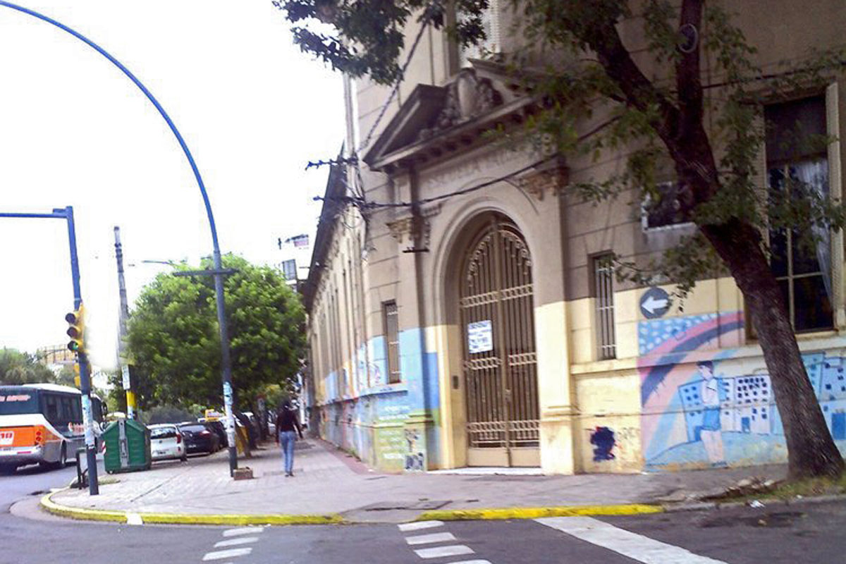 Abrazo a escuela de zona norte por refacciones edilicias