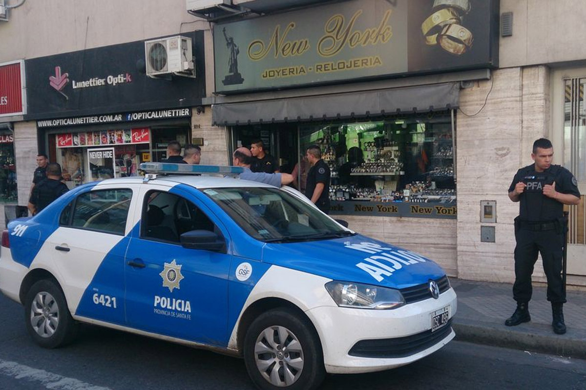 Detuvieron a un ladrón cuando intentaba robar una joyería