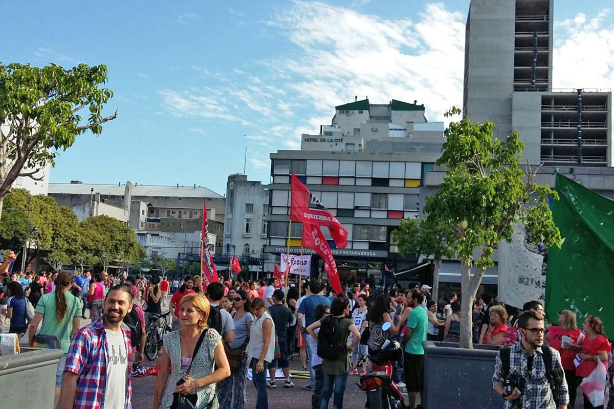 Comenzó la nueva marcha de #NiUnaMenos en Rosario