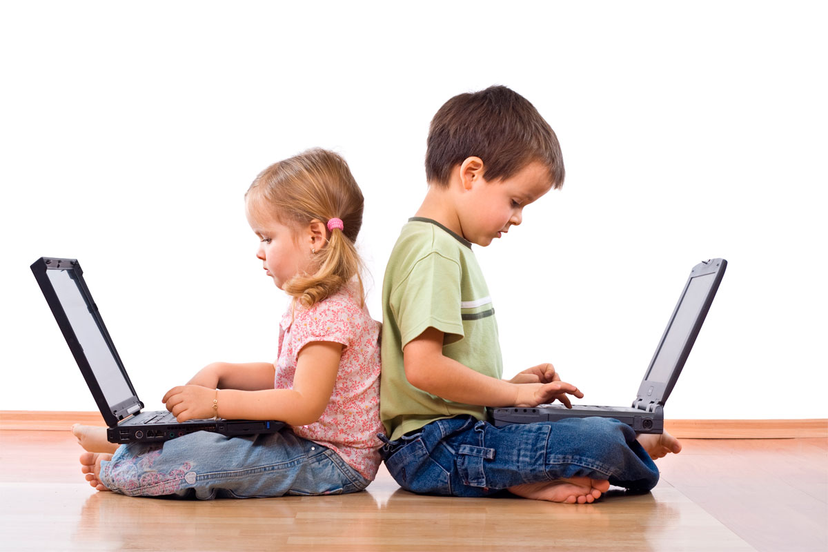 ¿Tu hijo te tiene de «amigo» en facebook?