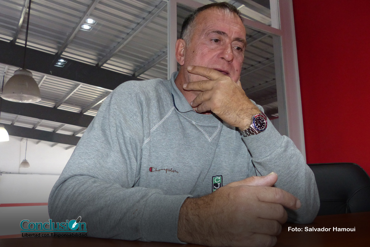 Los guantes, de luto: murió el ex arquero Ricardo Ferrero