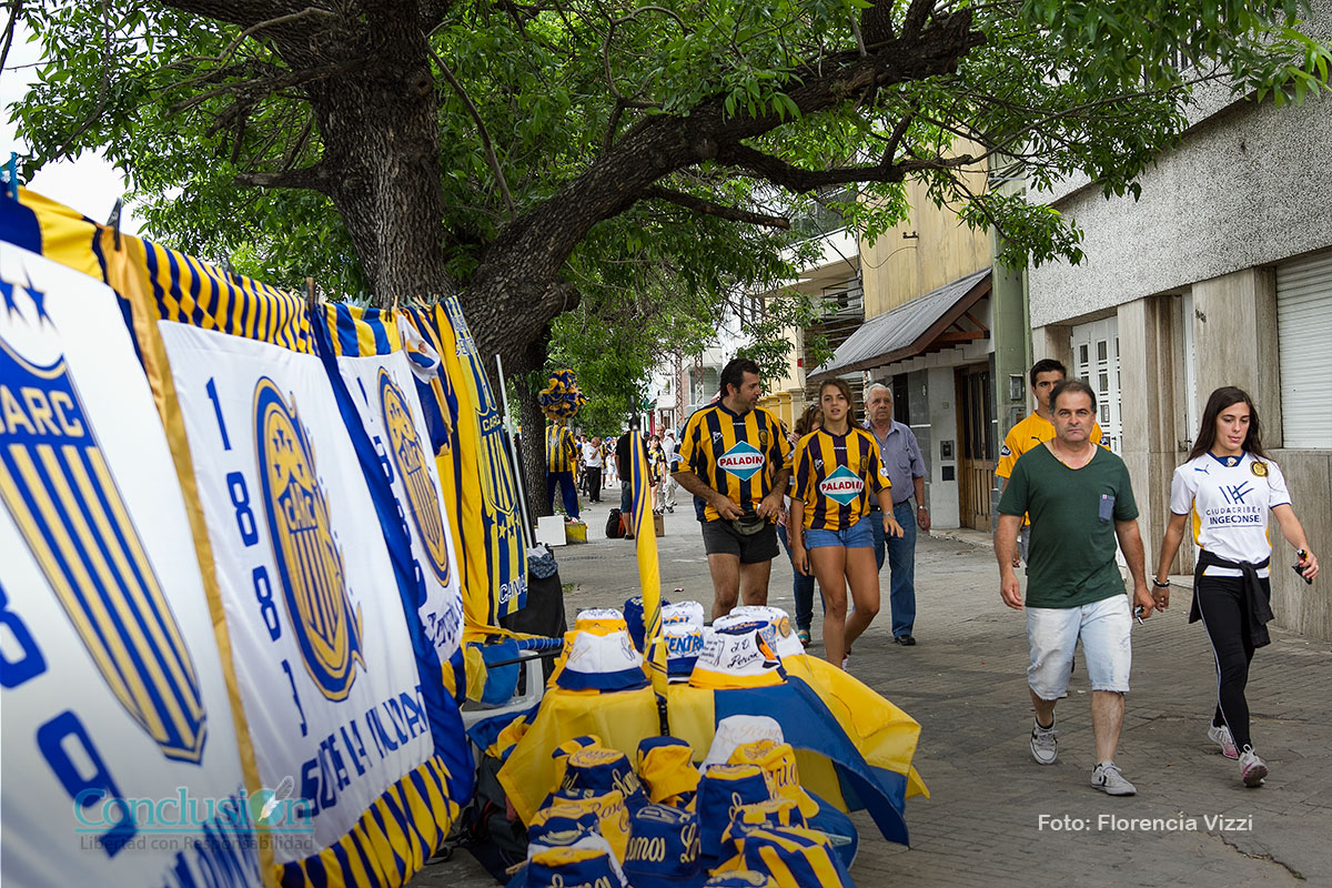 Ya bulle el Gigante mientras los hinchas apoyan al equipo 