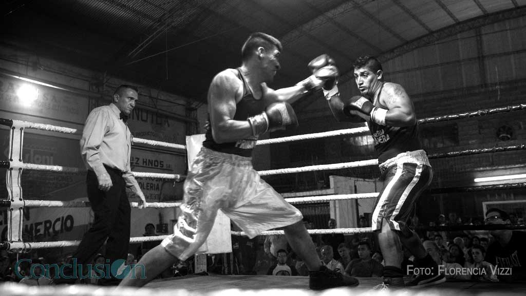Así se vive la pasión pugilística en los barrios rosarinos… noche de box en el club.