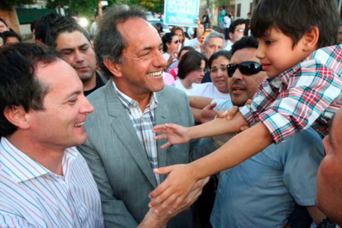 Scioli prometió un dólar «abajo de los 10 pesos en enero»
