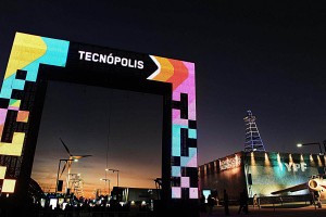 Télam Buenos Aires 15/07/2014.-La megamuestra Tecnópolis, que en sus ediciones anteriores fue visitada por 12,5 millones de personas, será inaugurada el jueves por el Jefe de Gabinete, Jorge Capitanich; el ministro de Ciencia, Lino Barañao, y su par de Cultura, Teresa Parodi, y a partir del viernes reabrirá sus puertas al público con entrada libre libre y gratuita. Foto: Florencia Downes/archivo/Télam/dsl