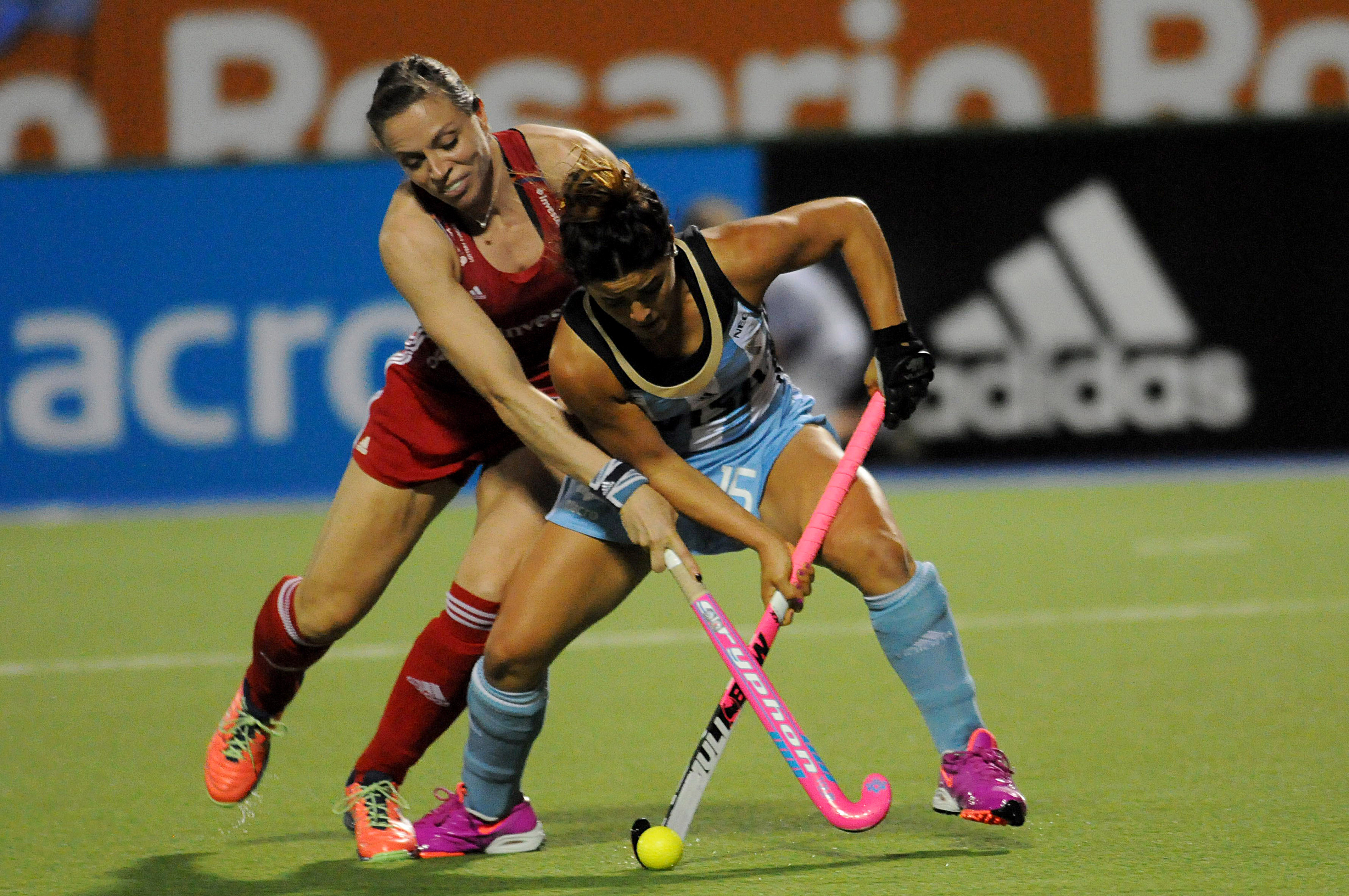 Las Leonas e Inglaterra empatan 1 a 1, en el descanso