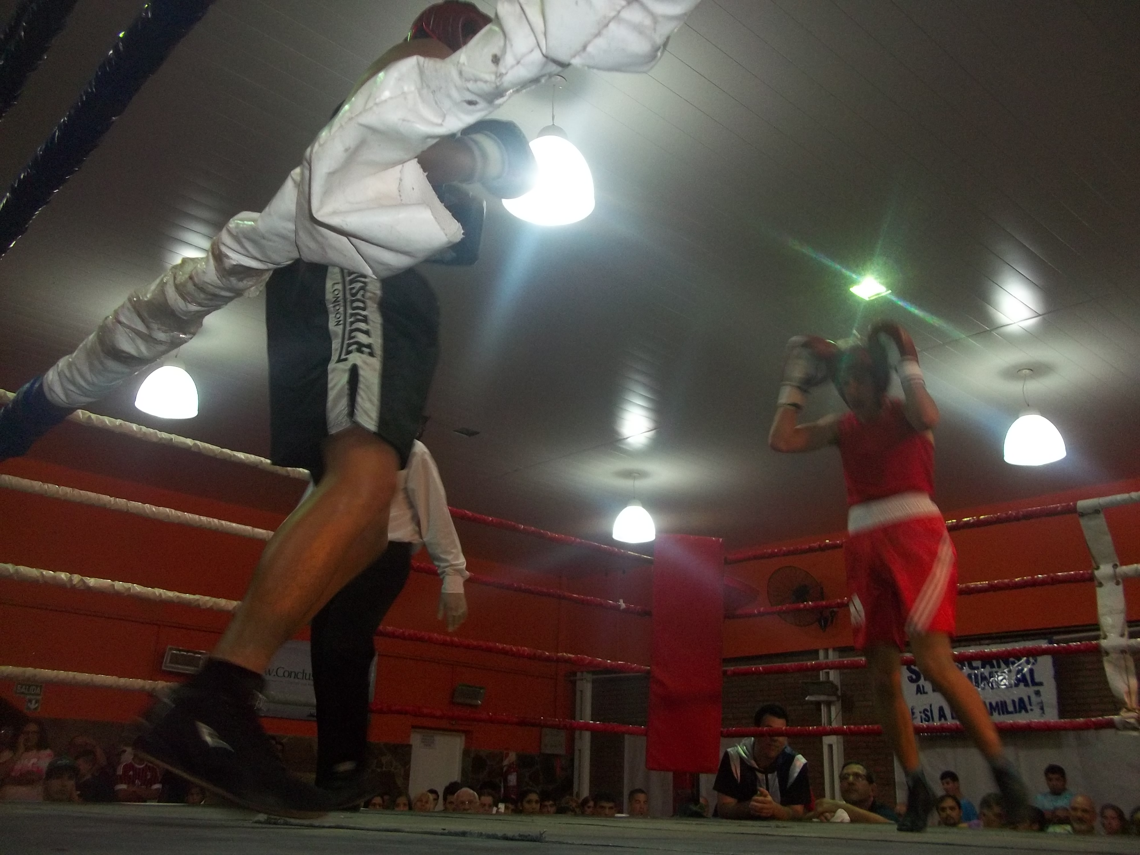 Gran noche de boxeo en Empleados de Comercio