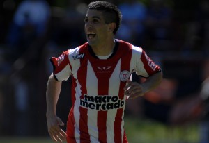 Futbol-Campeonato Uruguayo - Torneo Apertura 2013, Fecha 11, River Plate - Dud America - MONTEVIDEO - URUGUAY - Noviembre 17 :Detalles ,El jugador de River Plate Michael Santos festeja su gol, Encuentro jugado en el Parque Saroldi, 17 de Noviembre de 2013 Montevideo,Uruguay.(Photo by Dante Fernandez/Photosport)....................................................