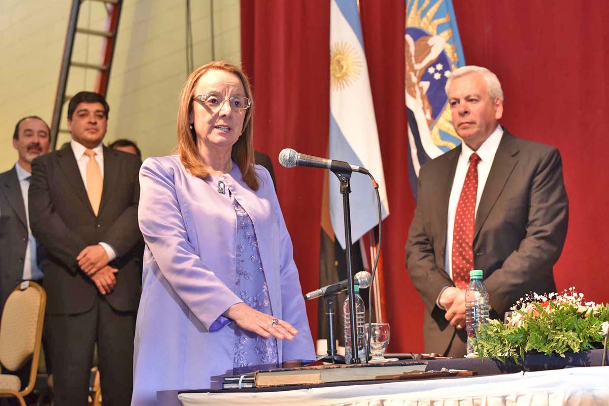 Alicia Kirchner juró como gobernadora de Santa Cruz