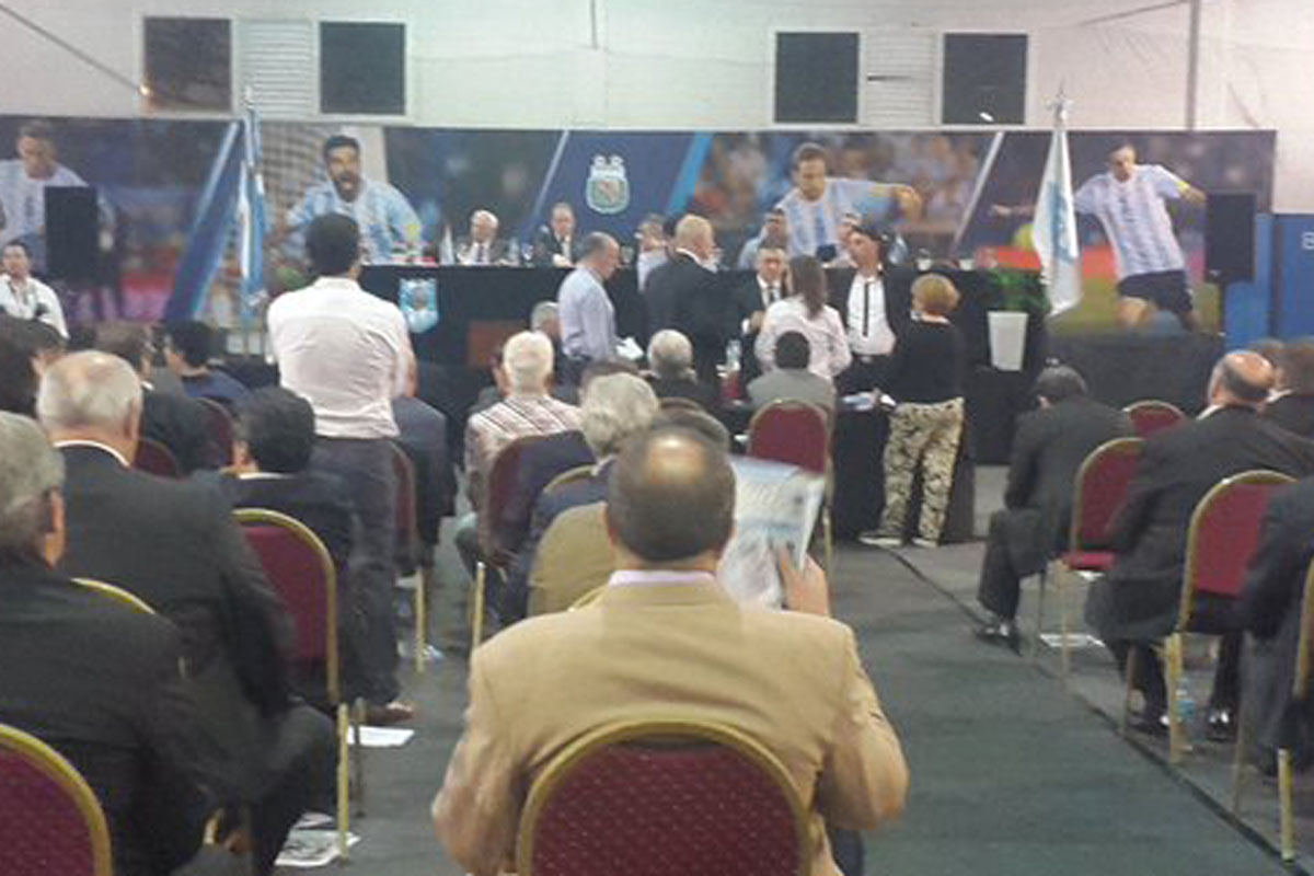 Insólito: Tras empatar en 38 votos, se vuelve a votar en AFA