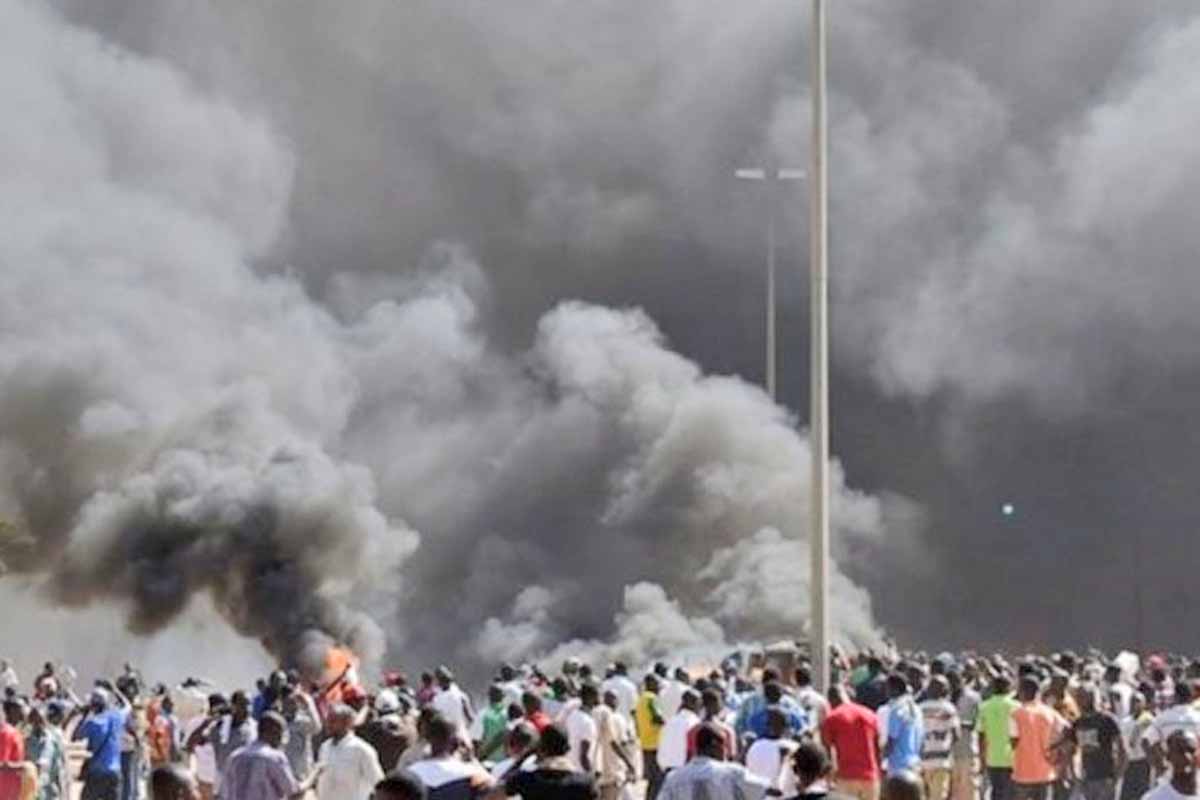Al menos 100 muertos en Nigeria por una explosión