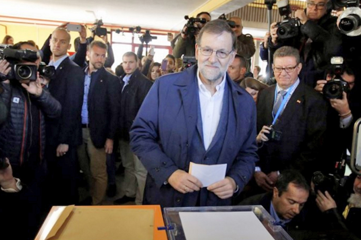 Ajustado triunfo del partido de Rajoy en España