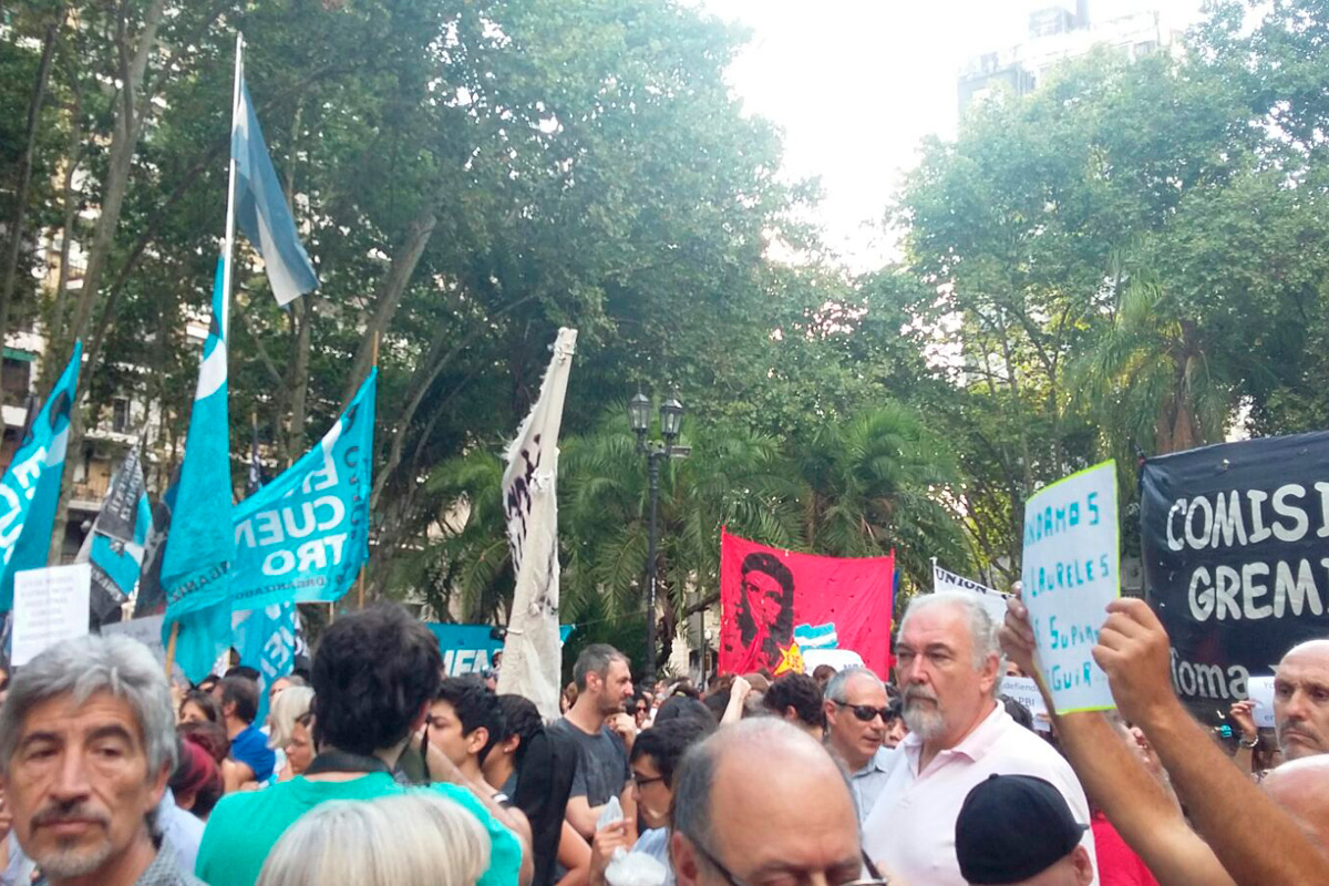 Marchan en defensa de la Ley de Medios en Rosario