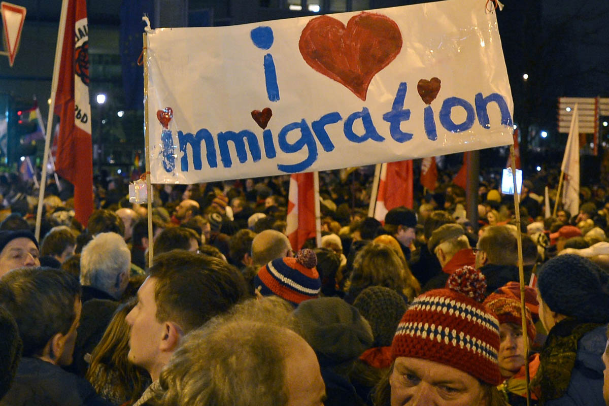 Alemania elimina mensajes de odio racial de Internet