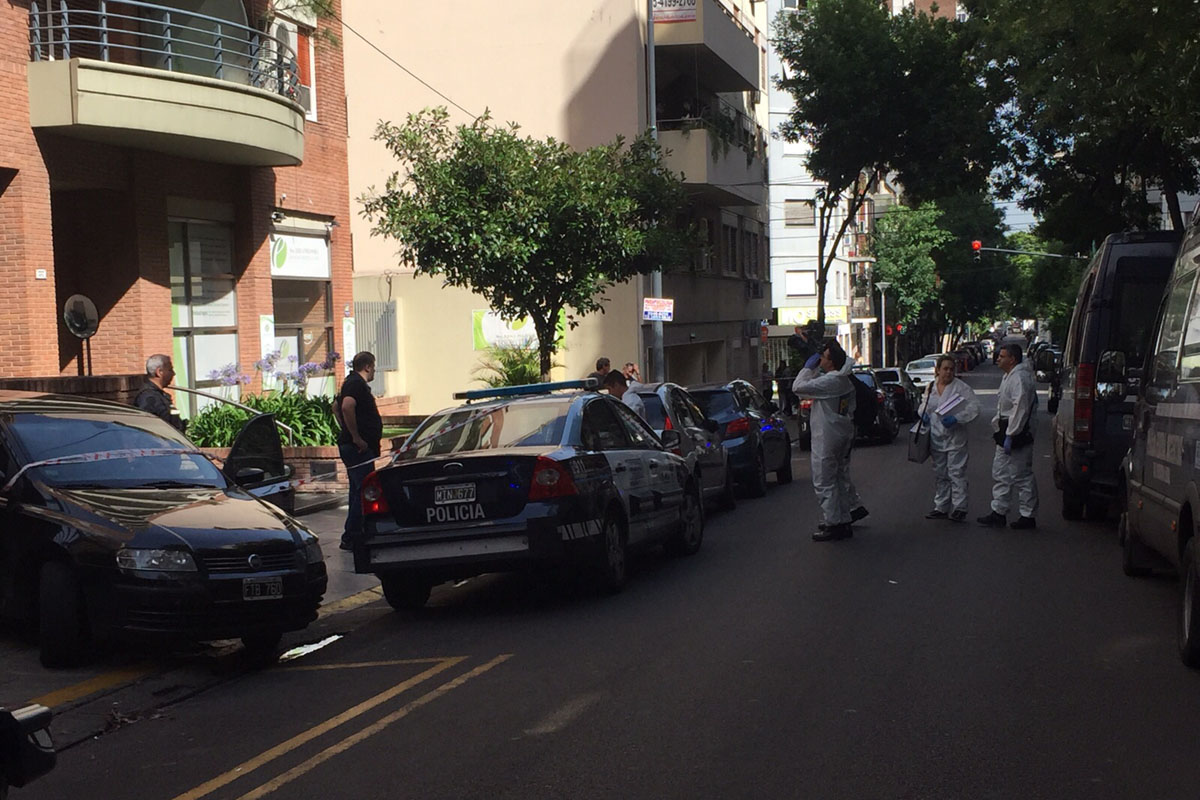 Femicidio: mató a puñaladas a su esposa frente a su hijo