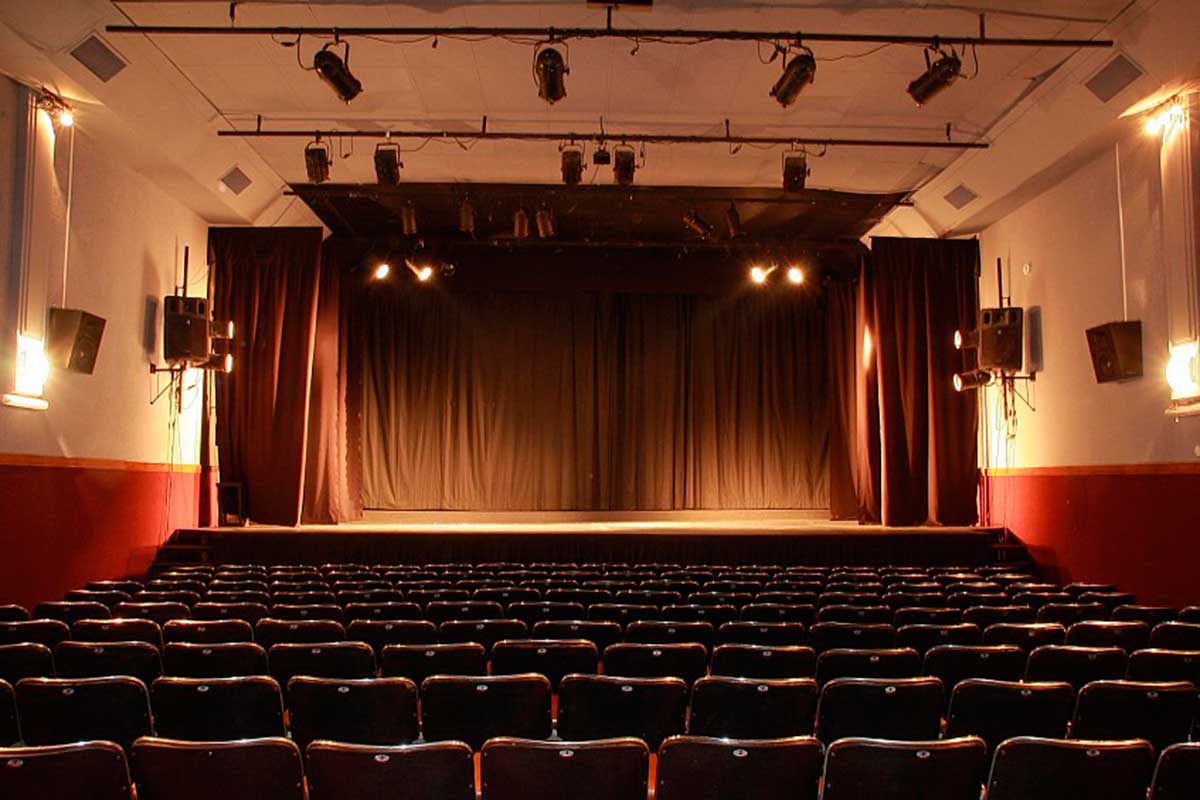 Como trabajan cines y teatros en las fiestas