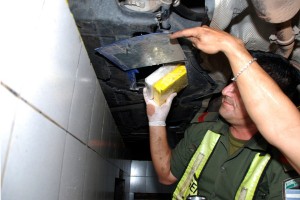 Télam 13/12/2015 Formosa: Unos 32 kilos de cocaína fueron secuestrados ocultos en un auto en el que viajaban un policía santafesino y un acompañante, que quedaron ambos detenidos, en la provincia de Formosa, informó hoy Gendarmería Nacional.Foto: GNA