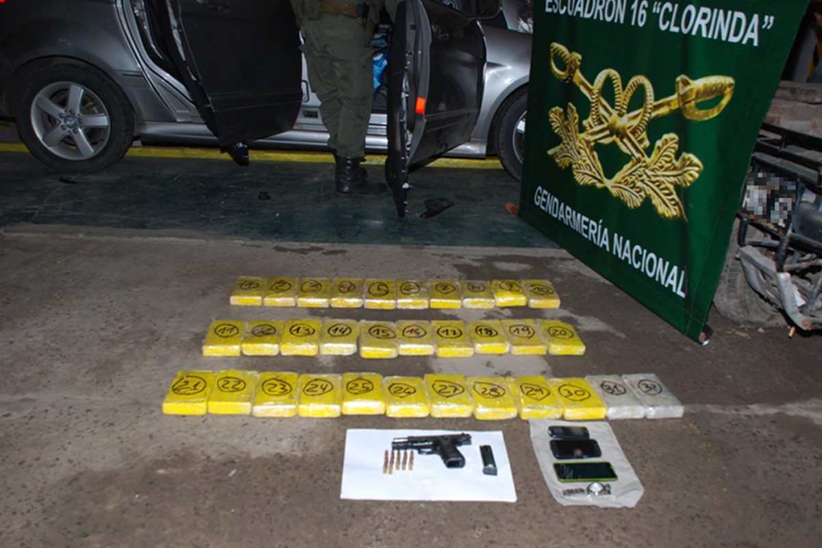 Policía santafesino detenido con 32 kilos de cocaína