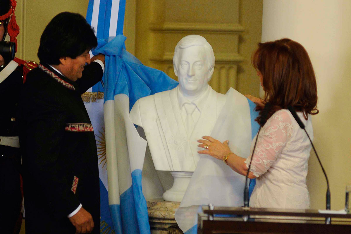 Cristina descubrió el busto del ex presidente Néstor Kirchner