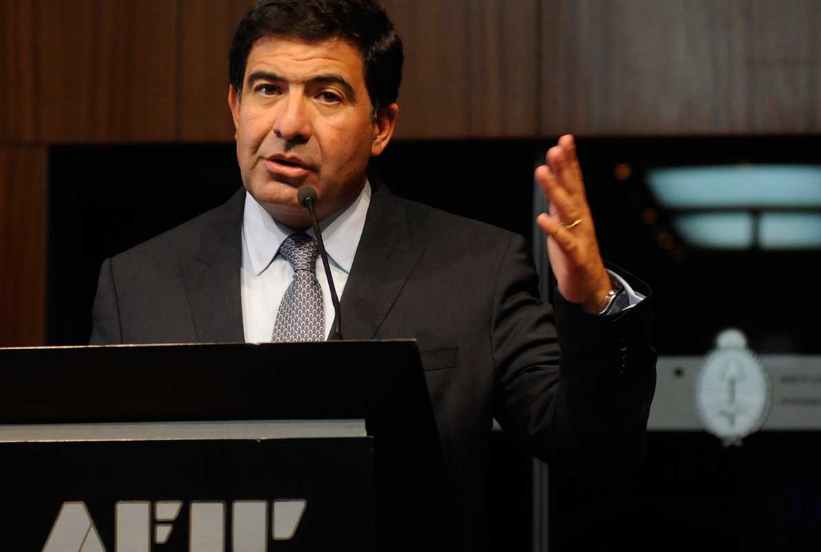 Echegaray firmó acuerdos con Hong Kong y Jamaica