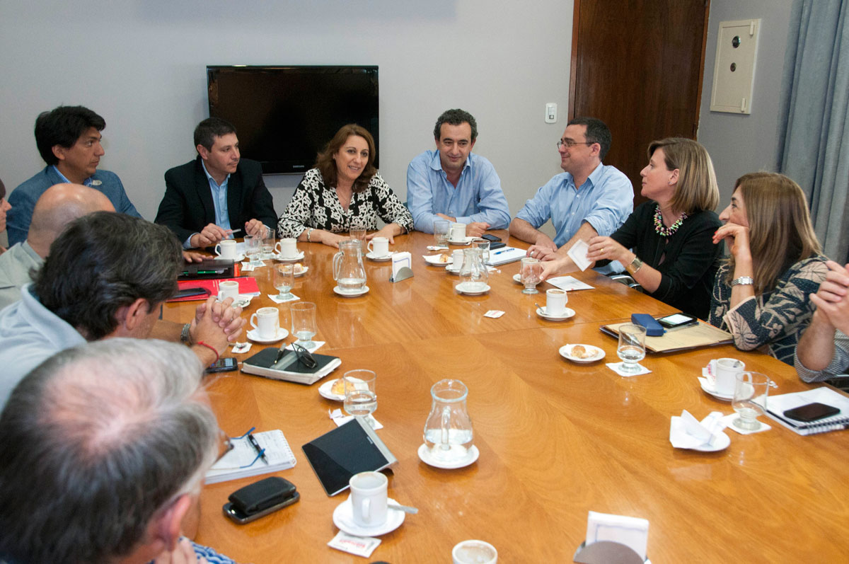 Mónica Fein se reunió con su nuevo gabinete