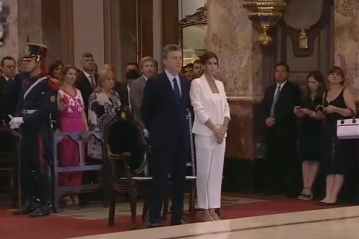 Macri participó del oficio religioso en la Catedral