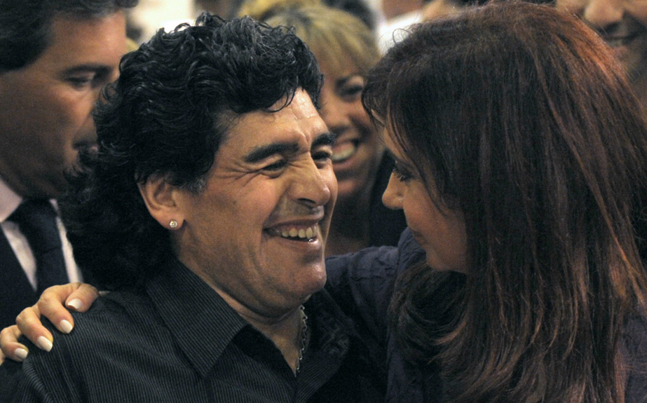 Maradona le envió un ramo de flores a la presidenta