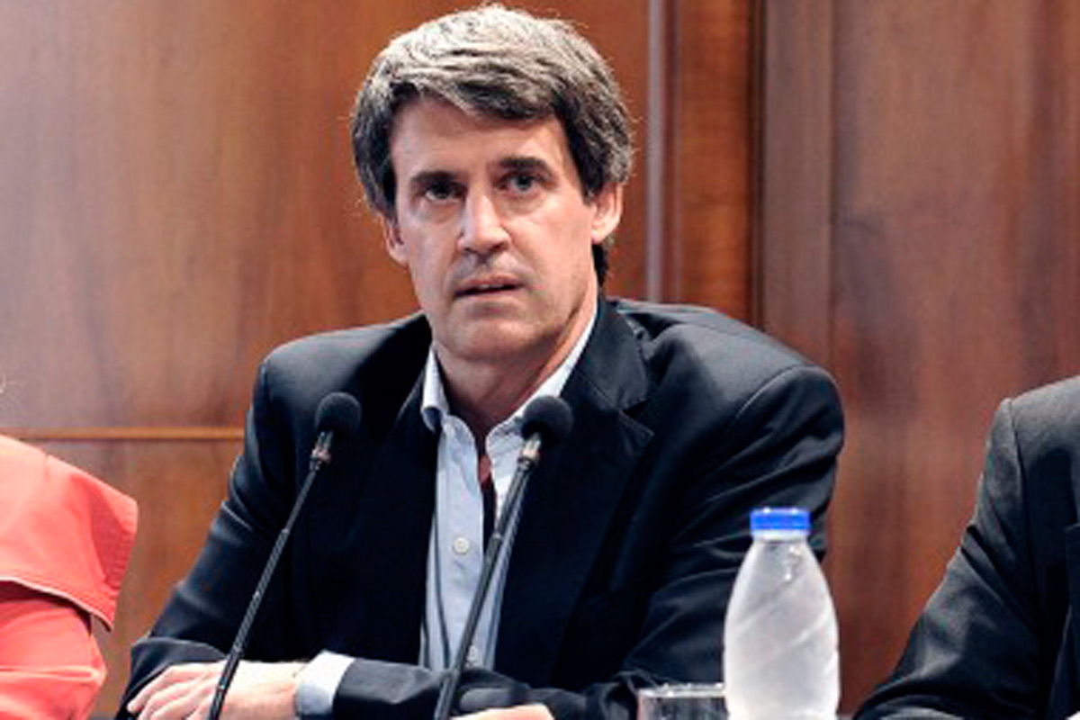 Prat Gay anunció el fin del blanqueo de capitales