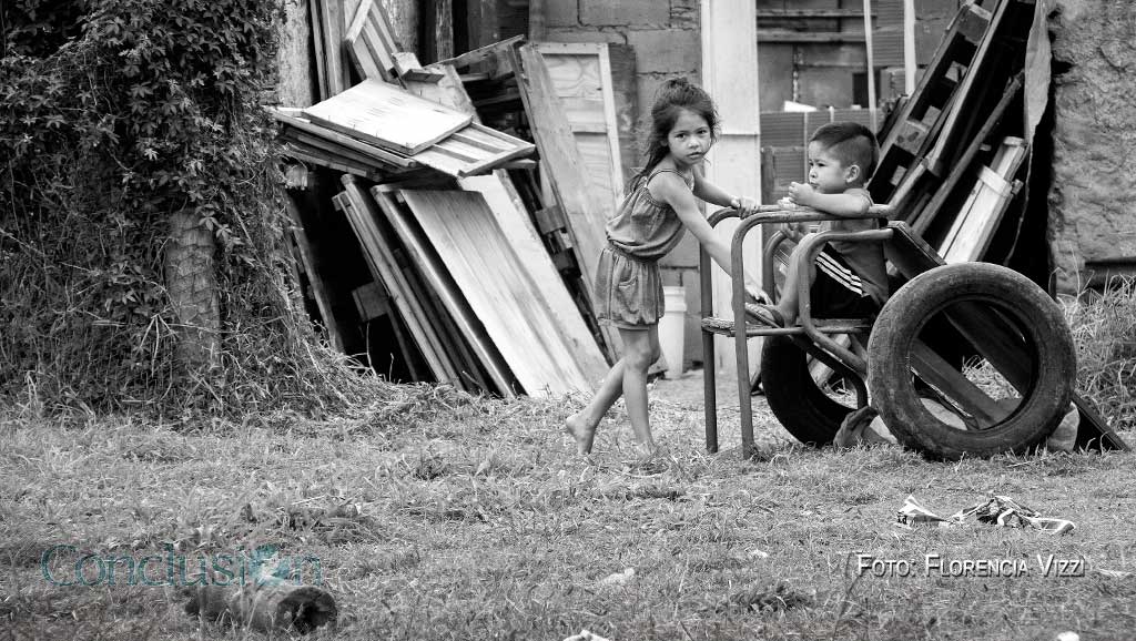 La infancia, después de todo, es la primera moneda preciosa que la pobreza roba a un niño.  Anthony Horowitz.