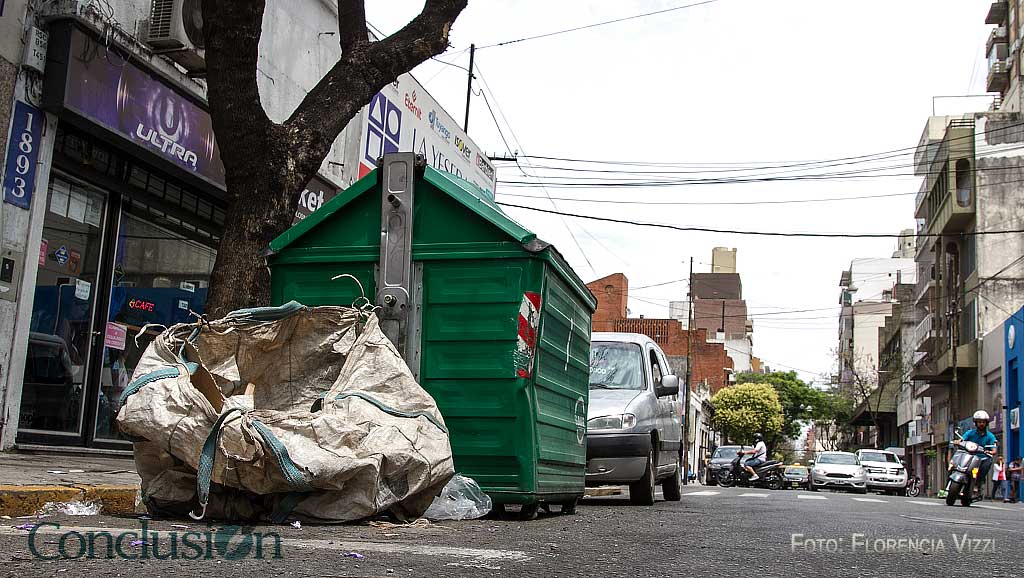 Contenedores de basura con acoplado, la nueva moda que está llegando a la ciudad