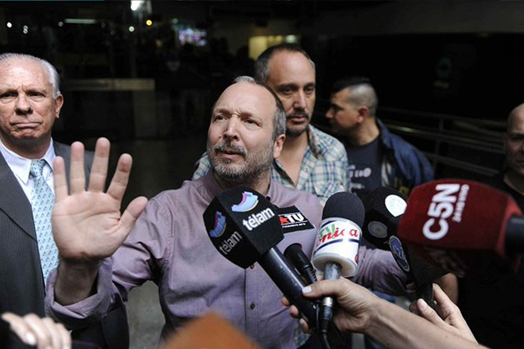 Sabbatella: “Así, suspenden la aplicación de la ley”