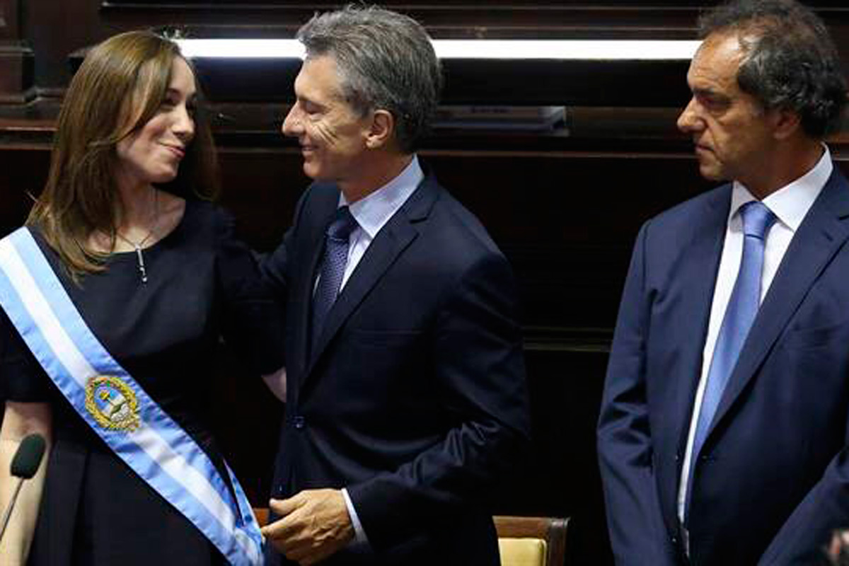 Junto a Macri y Scioli, Vidal juró como gobernadora