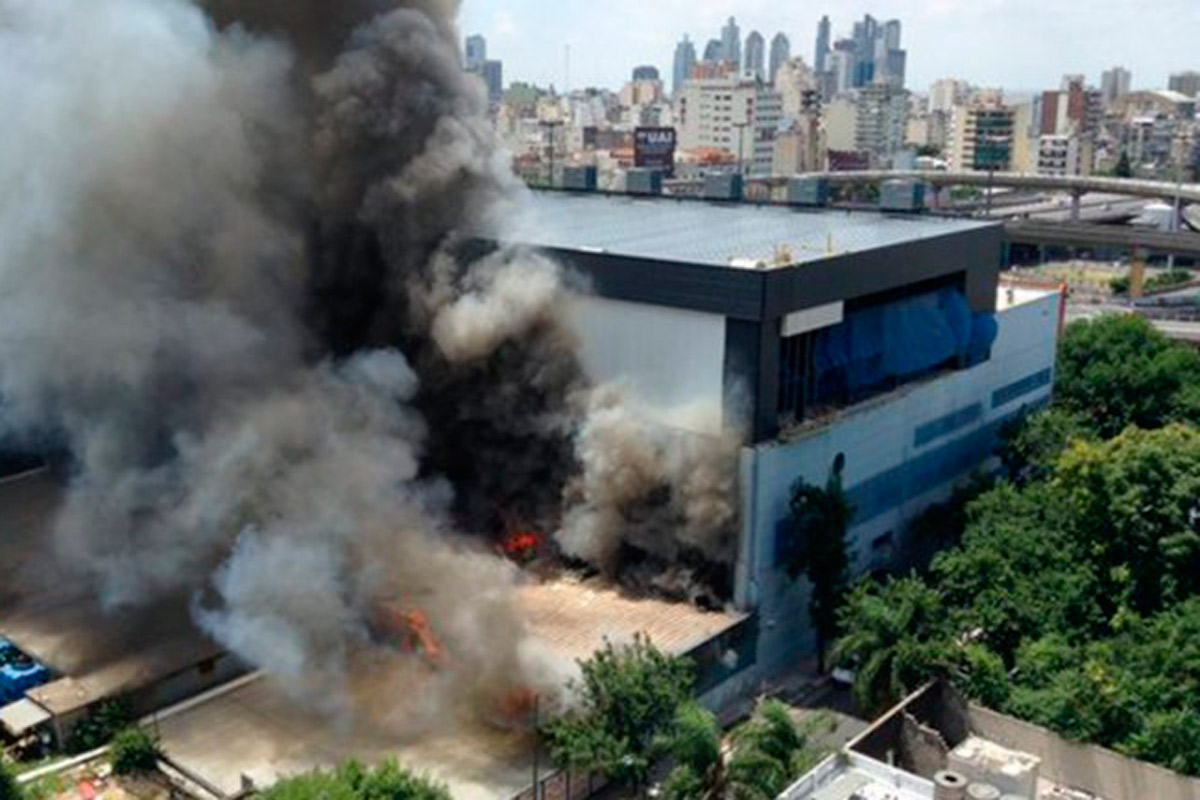 Gran incendio afecta a Canal 13 y TN en Capital Federal