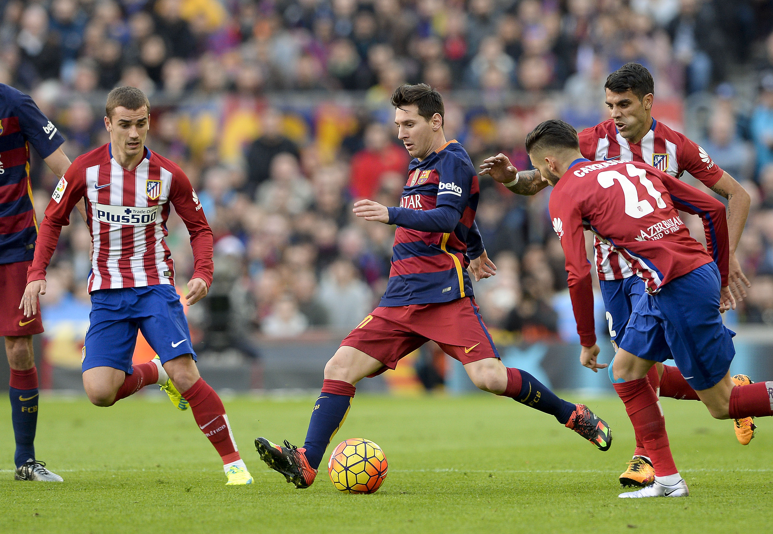 Barcelona derrotó a Atlético de Madrid y es líder solitario