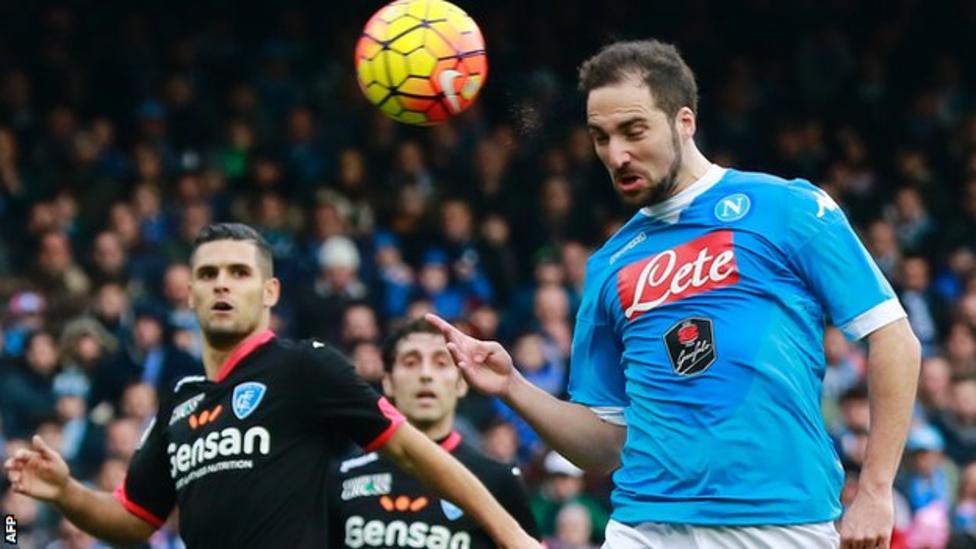 El líder Napoli goleó a Empoli con un gol de Higuaín