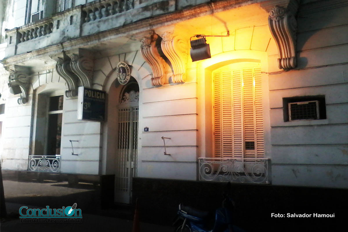 Engañaron a una anciana y se hicieron de un jugoso botín
