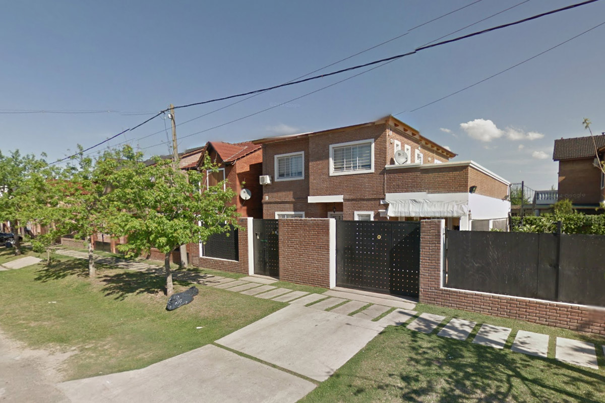 Arreglaba el techo de su casa, resbaló y murió en el acto