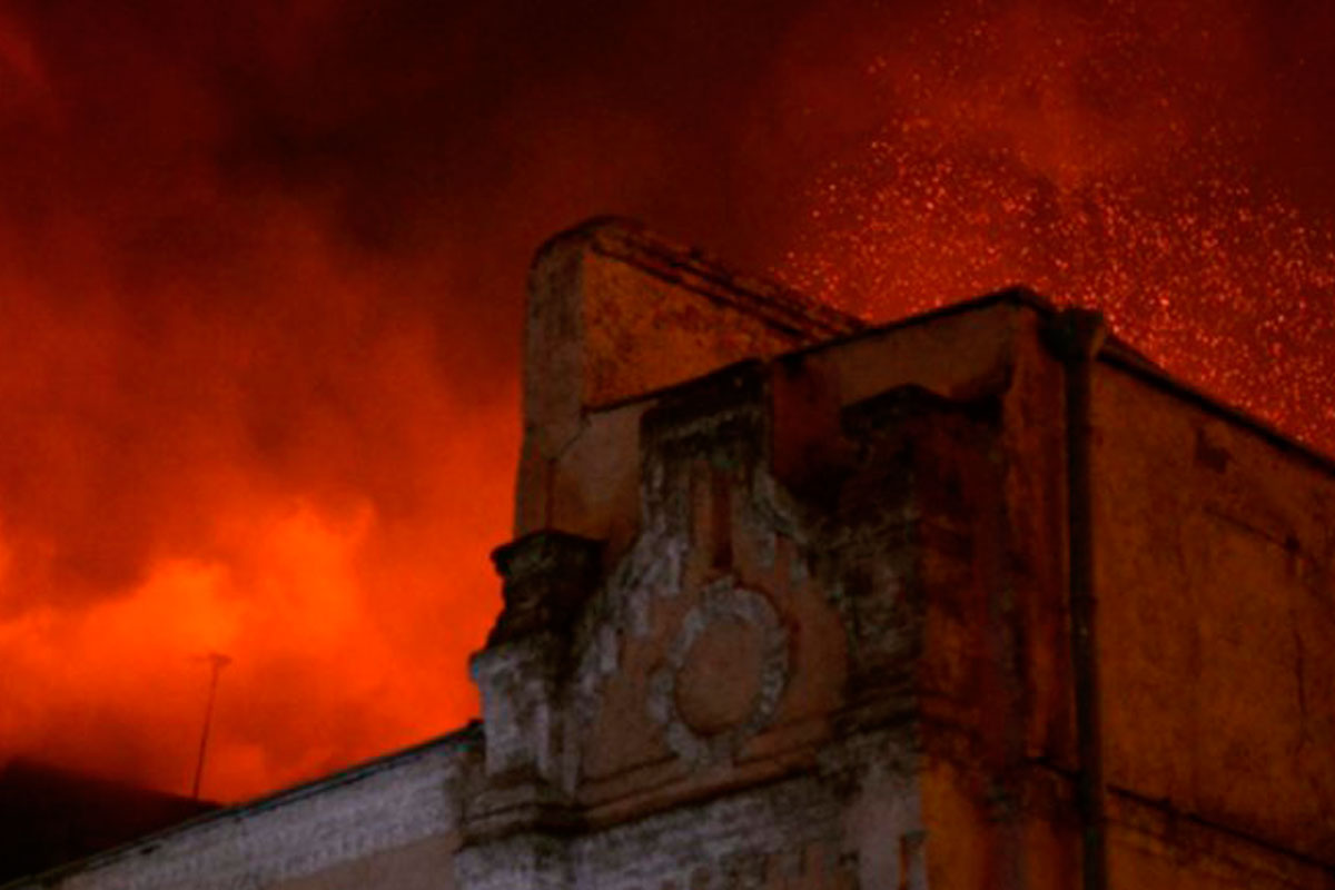 Al menos 12 muertos al incendiarse fábrica en Moscú