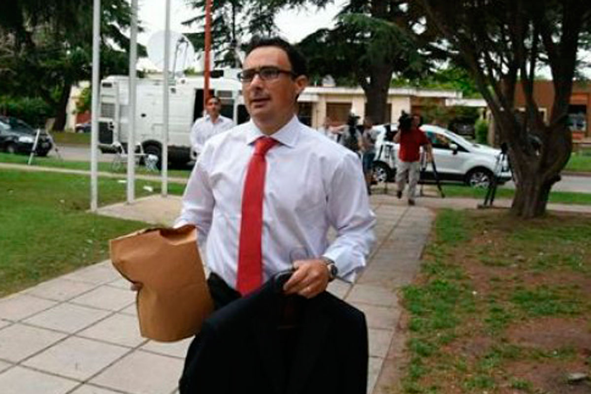 Insólito: fiscal que investiga la fuga busca a los tres prófugos
