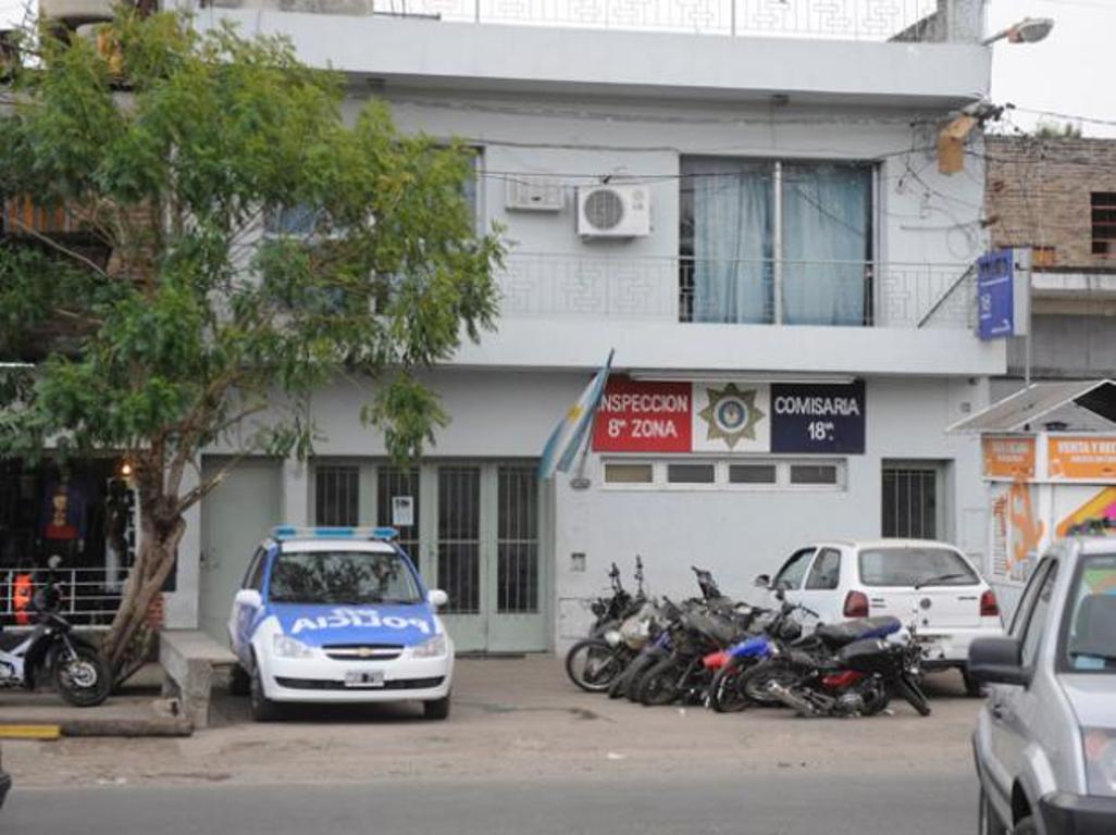 Detienen a un hombre por apuñalar a su pareja