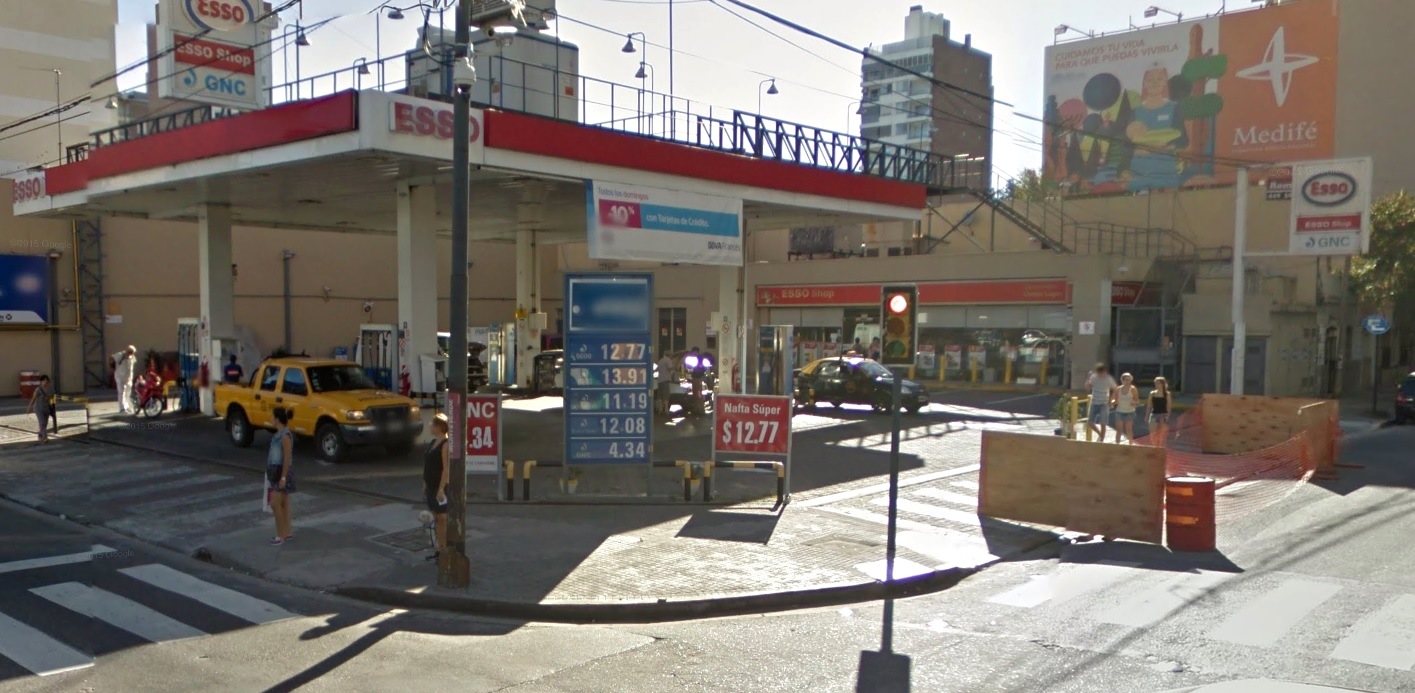 Un hombre herido en una explosión tras cargar gas