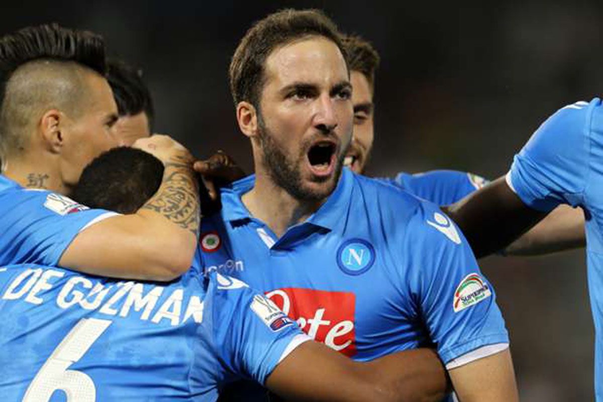 Dos goles de Higuaín para el triunfo del puntero Napoli