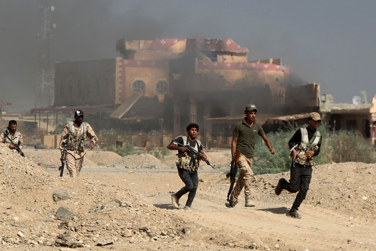 Coches bomba y toma rehenes en Irak dejan 45 muertos