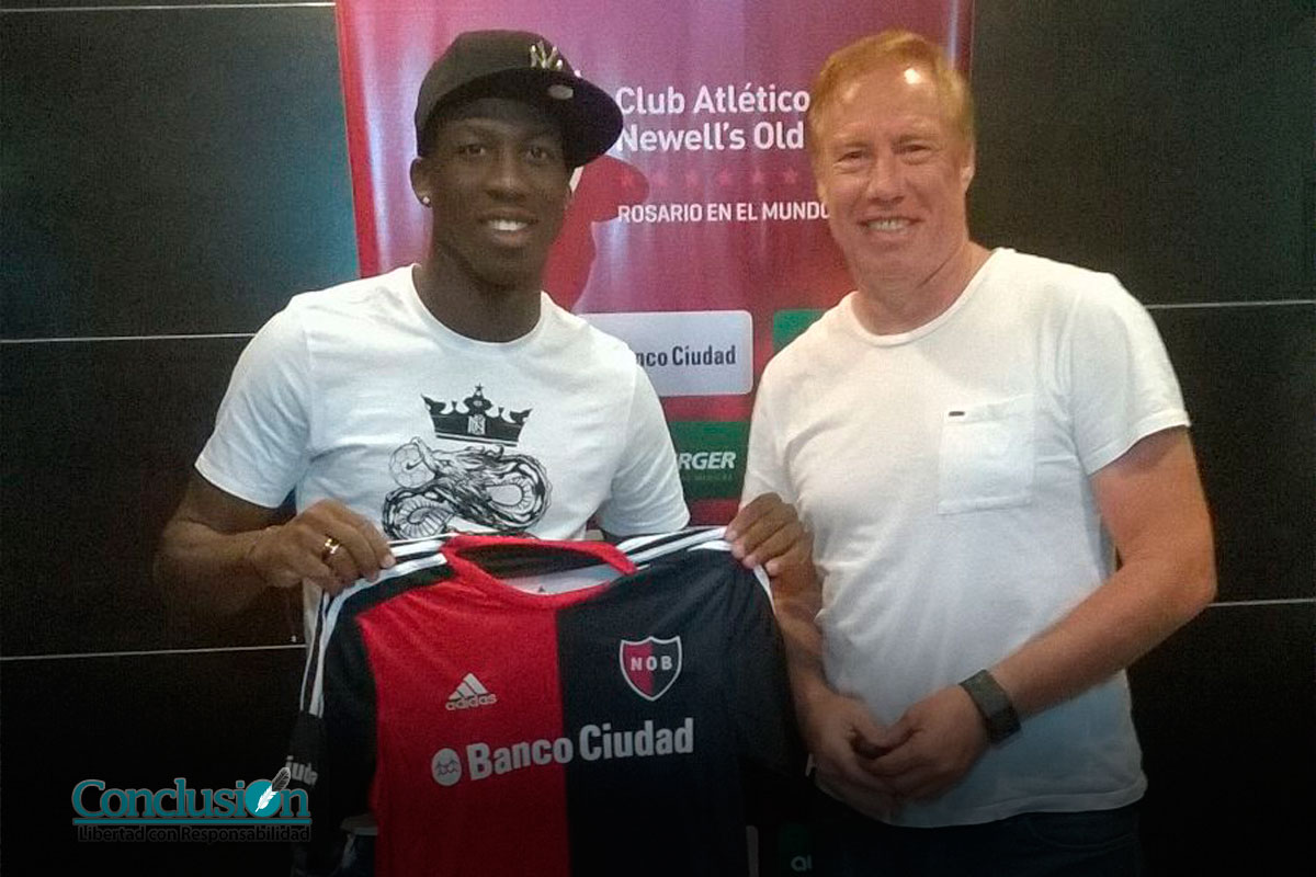 Advíncula: “Llego a un club grande de la Argentina”