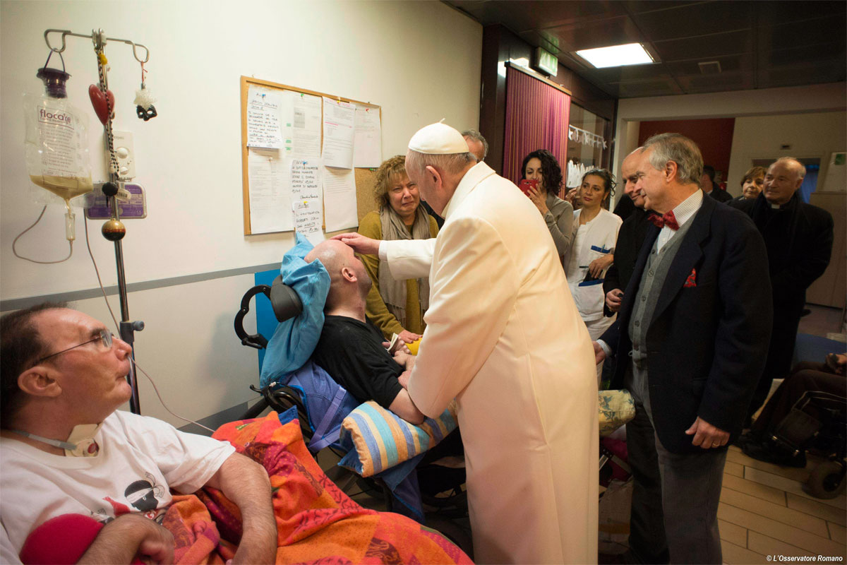 El papa visitó a enfermos en estado vegetativo