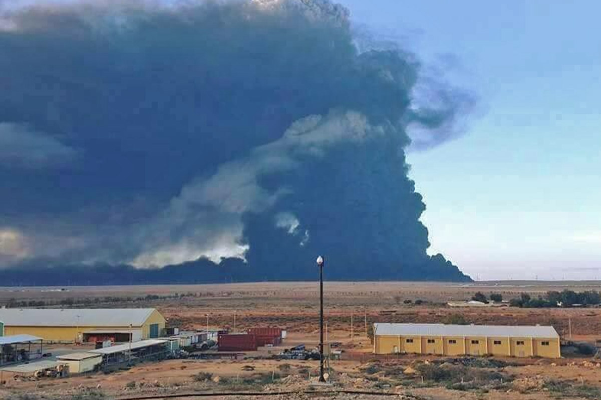 Yihadistas incendiaron hoy depósitos petroleros libios