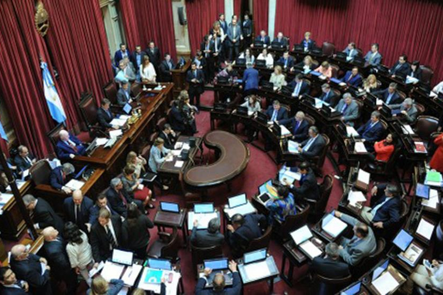 Dieron de baja más de 2 mil contratos del Senado