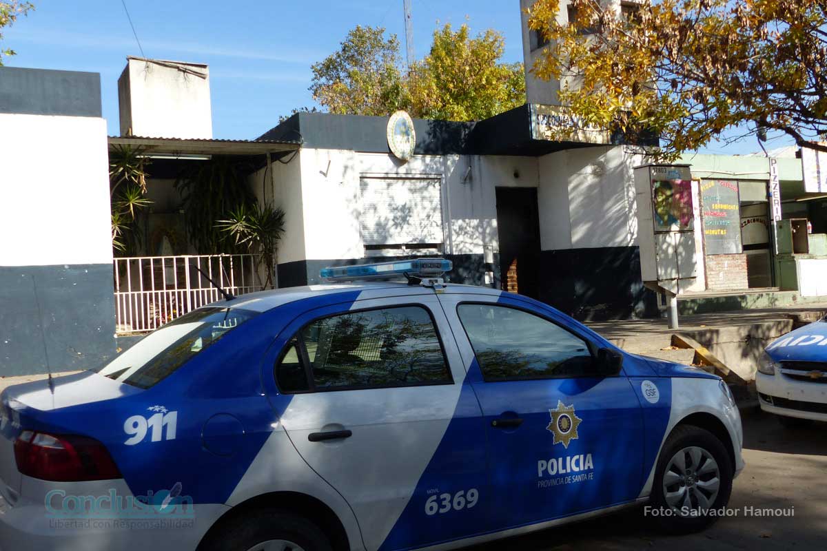 Un hombre fue apuñalado en un asalto y se encuentra grave
